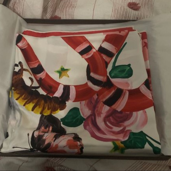 gucci’s scarf - Picture 1 of 5